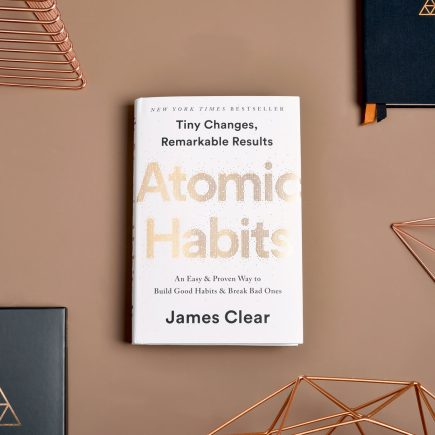 Atomic Habits oleh James Clear